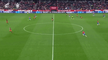 手腕骨折+肩部受伤，巴黎主席纳赛尔缠着绷带赴客场督战欧冠