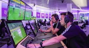 萨姆·索萨因球棒内藏软木塞被当场抓包，引发 2000 年代初期对强打者的全面质疑